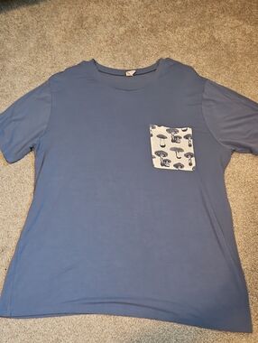 Kate Quinn Men's XL Bamboo Blue Mushroom Pocket T-Shirt